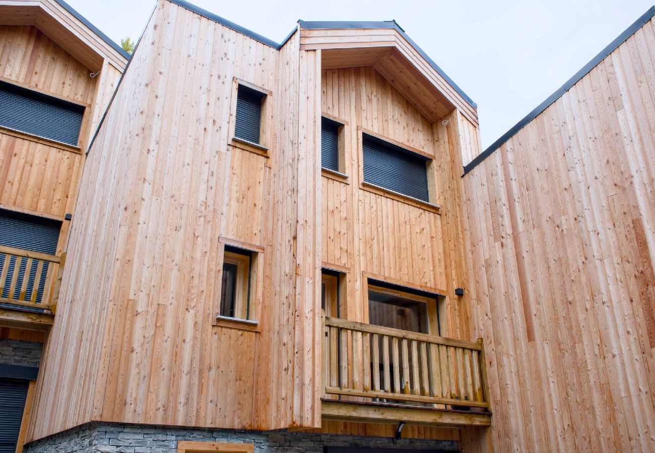 Maison mitoyenne à Vars - Chalet neuf • 4 chambres • Garage • Centre station • 10 pers.