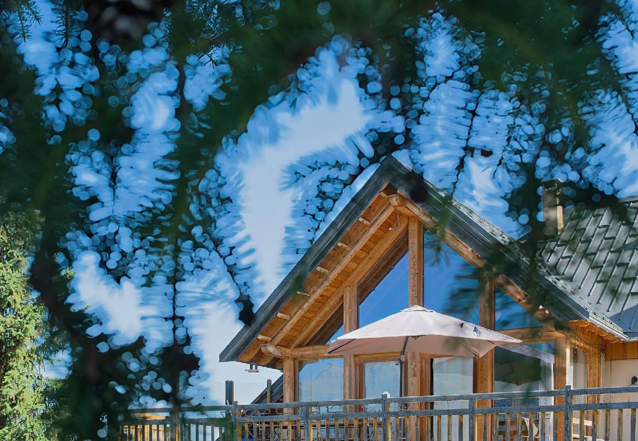 Chalet à Vars -     Vue panoramique • Chalet de caractère • 8 pers.
