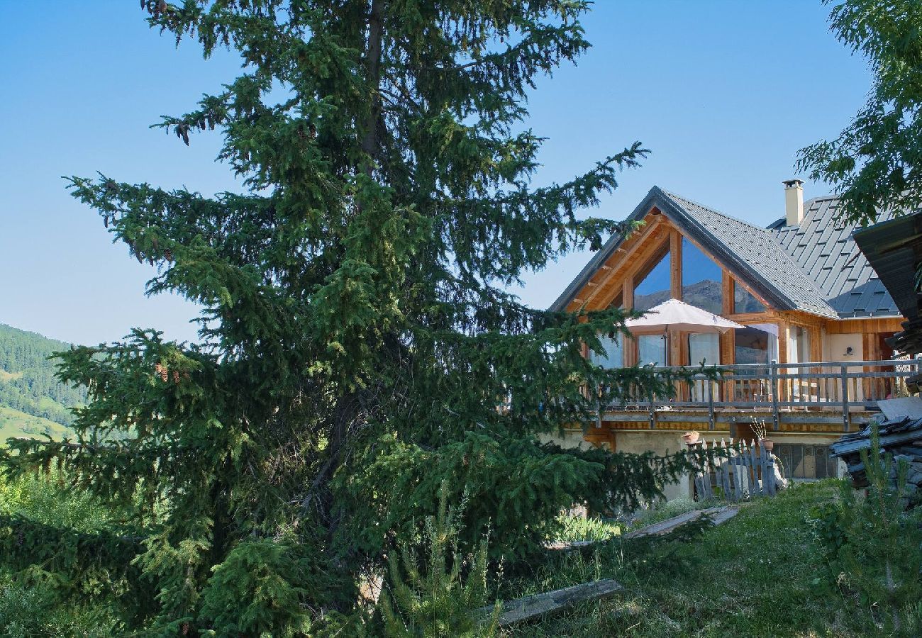 Chalet à Vars -     Vue panoramique • Chalet de caractère • 8 pers.