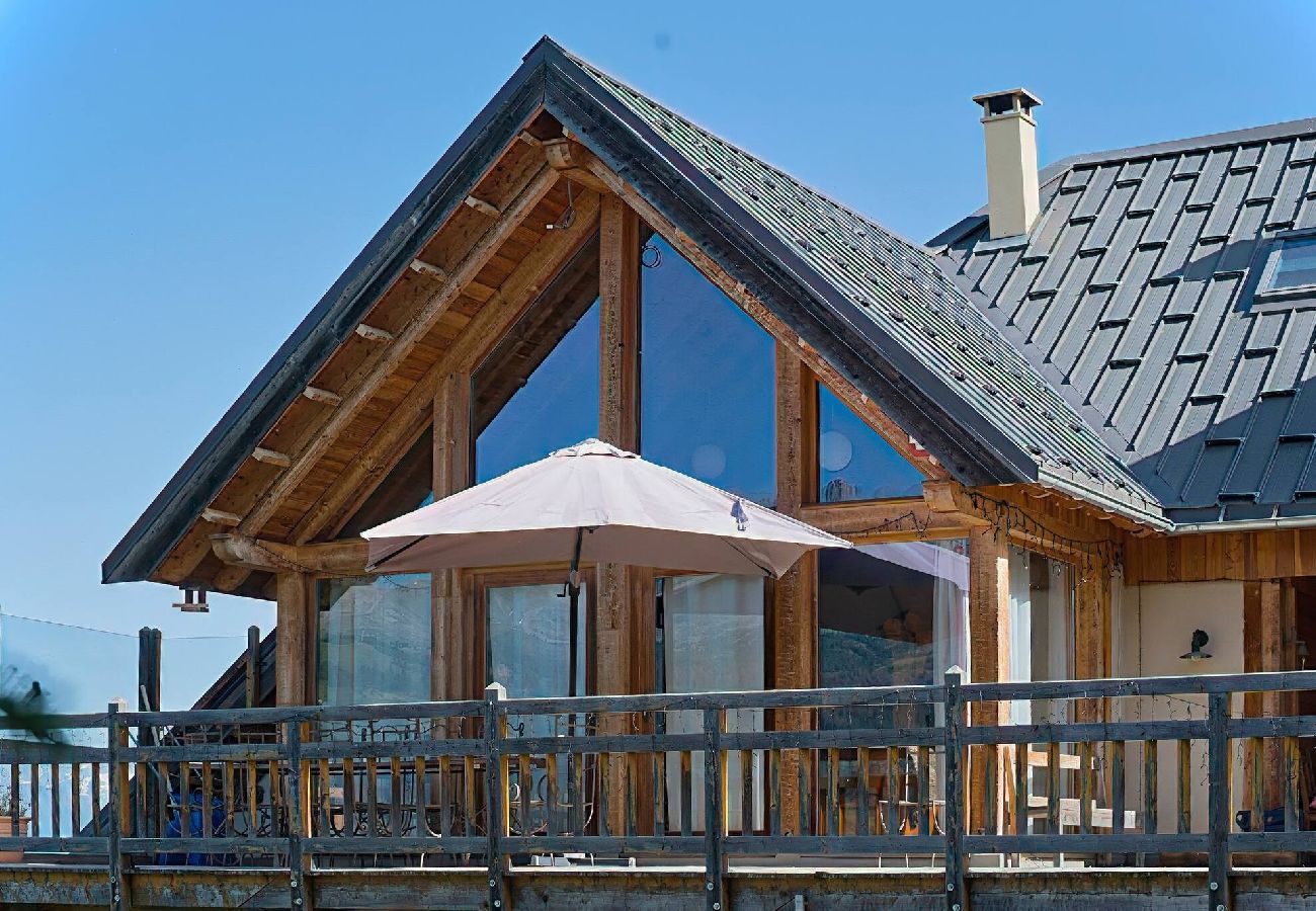 Chalet à Vars -     Vue panoramique • Chalet de caractère • 8 pers.