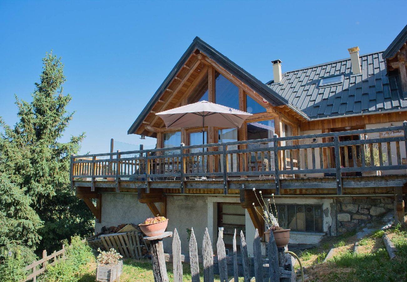 Chalet à Vars -     Vue panoramique • Chalet de caractère • 8 pers.