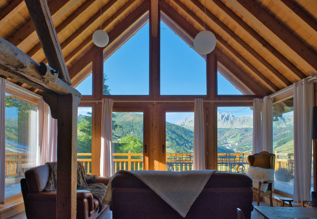Chalet à Vars -     Vue panoramique • Chalet de caractère • 8 pers.