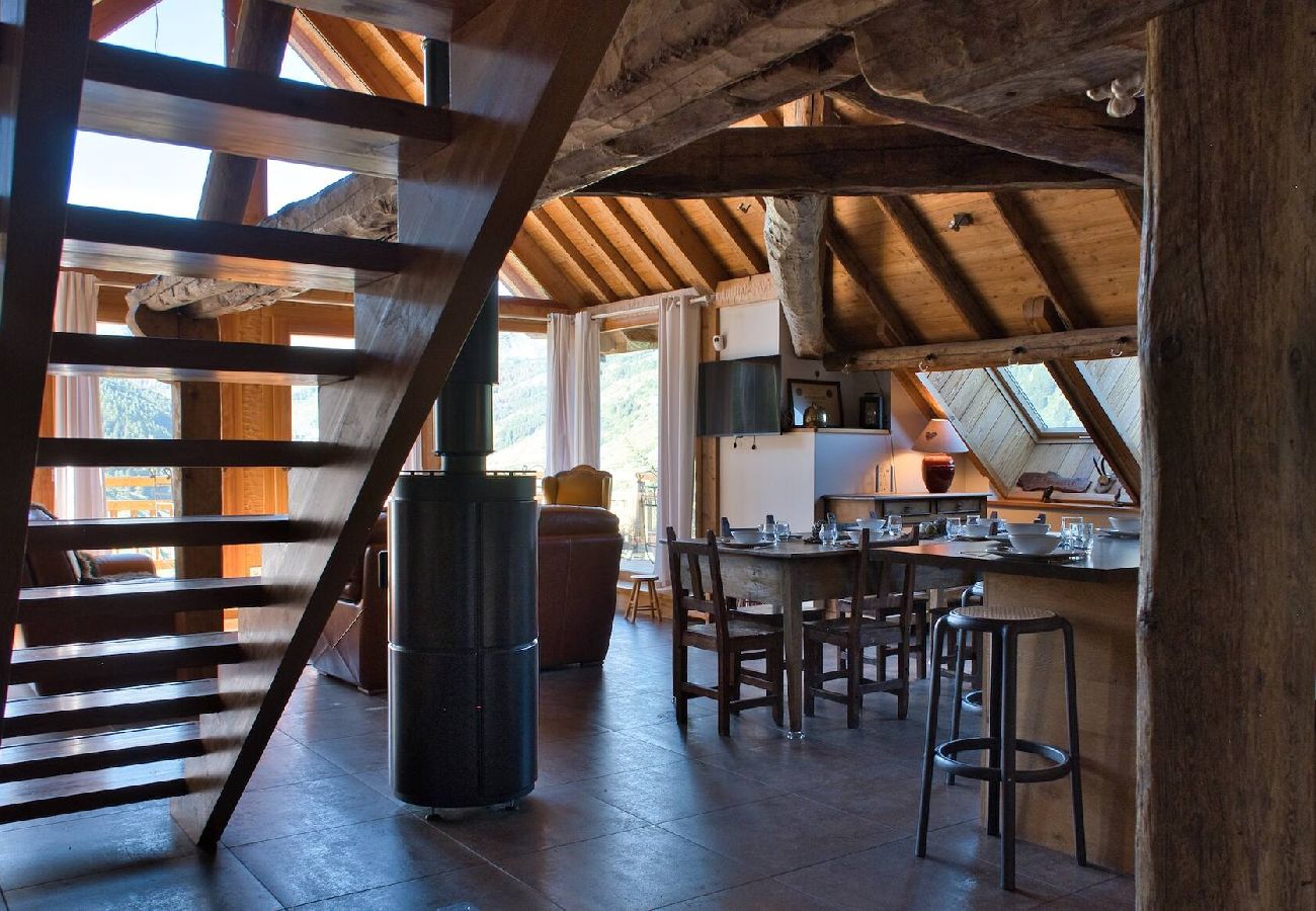 Chalet à Vars -     Vue panoramique • Chalet de caractère • 8 pers.