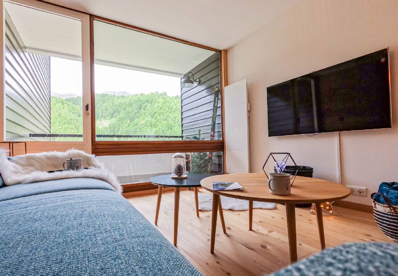 Appartement à Vars - Studio skis aux pieds • Balcon vue pistes • 2 adultes + 2 enfants