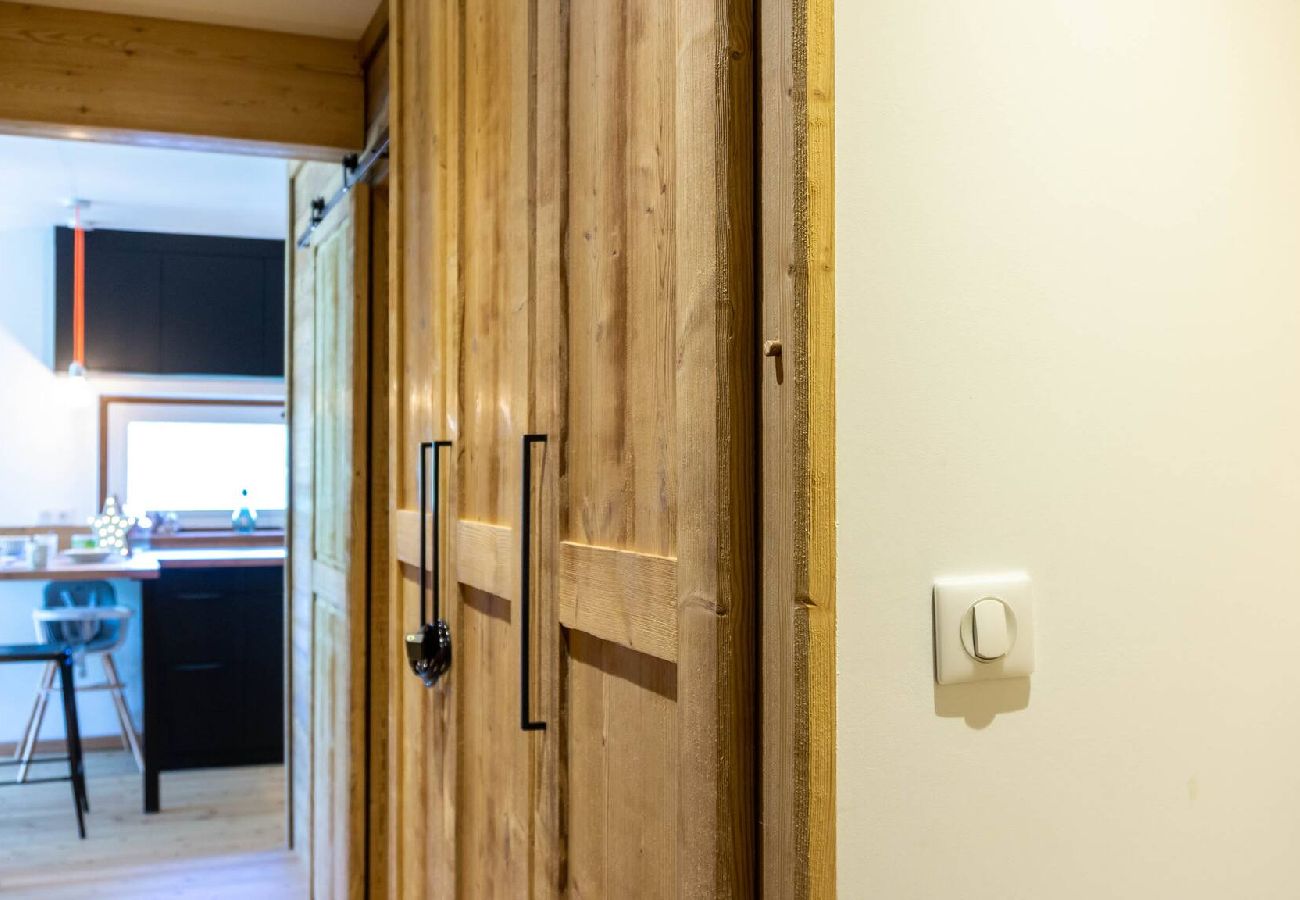 Appartement à Vars - Studio skis aux pieds • Balcon vue pistes • 2 adultes + 2 enfants