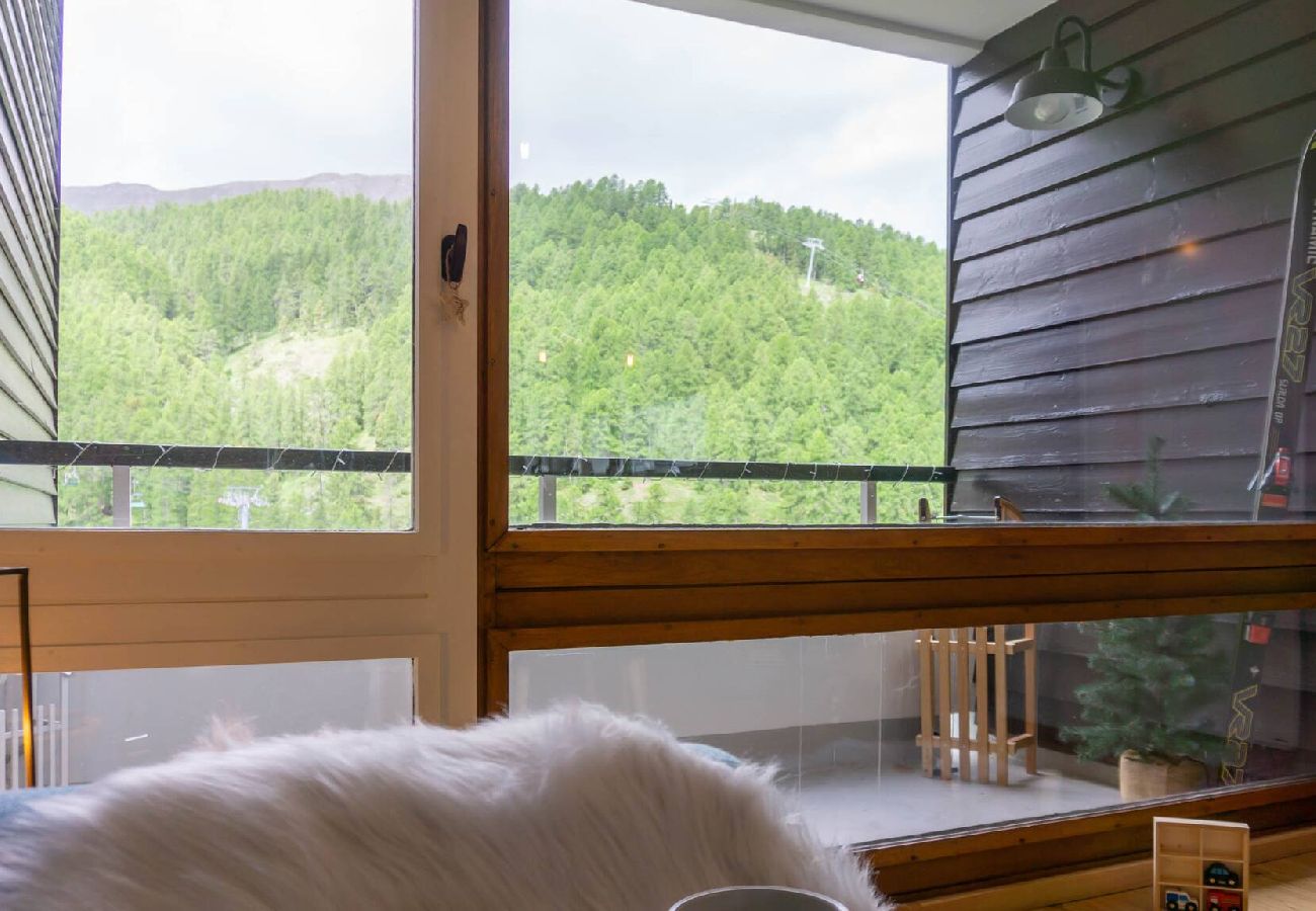 Appartement à Vars - Studio skis aux pieds • Balcon vue pistes • 2 adultes + 2 enfants
