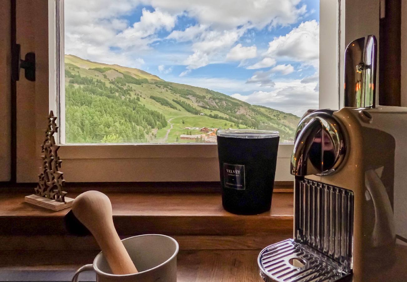 Appartement à Vars - Studio skis aux pieds • Balcon vue pistes • 2 adultes + 2 enfants