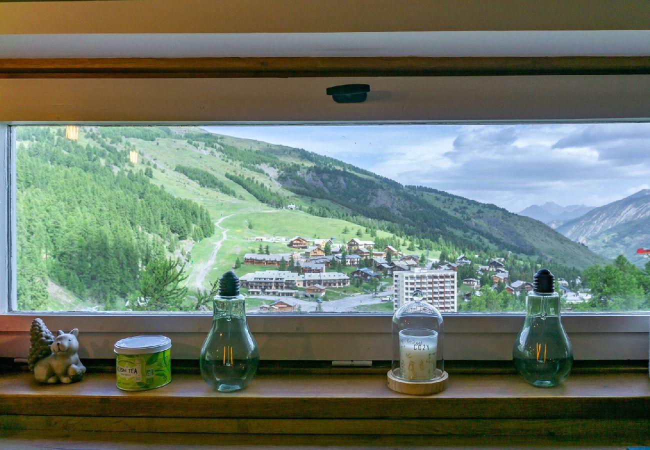 Appartement à Vars - Studio skis aux pieds • Balcon vue pistes • 2 adultes + 2 enfants