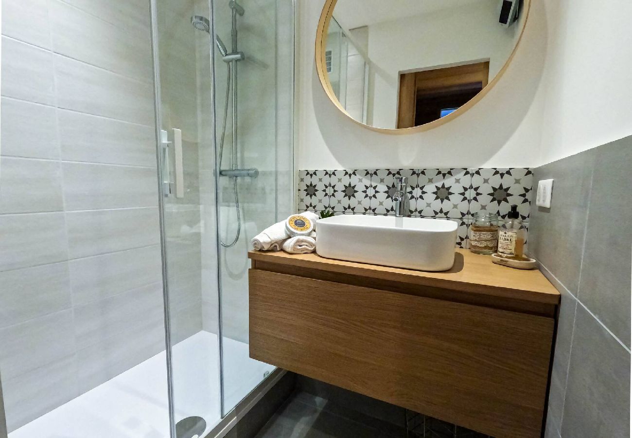 Appartement à Vars - Studio skis aux pieds • Balcon vue pistes • 2 adultes + 2 enfants