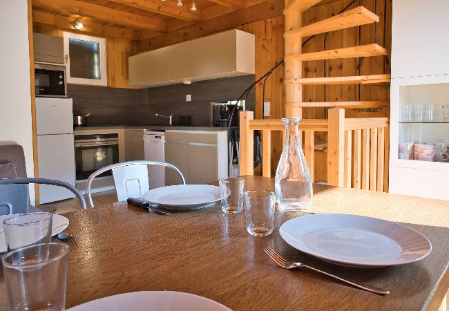 Appartement à Vars - Triplex rénové • 3 chambres • À 150 m des pistes • 8 pers.