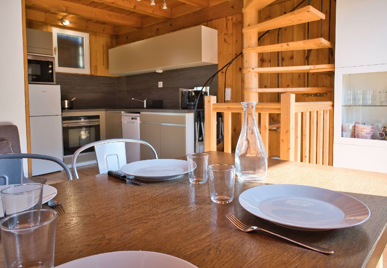 Appartement à Vars - Triplex rénové • 3 chambres • À 150 m des pistes • 8 pers.