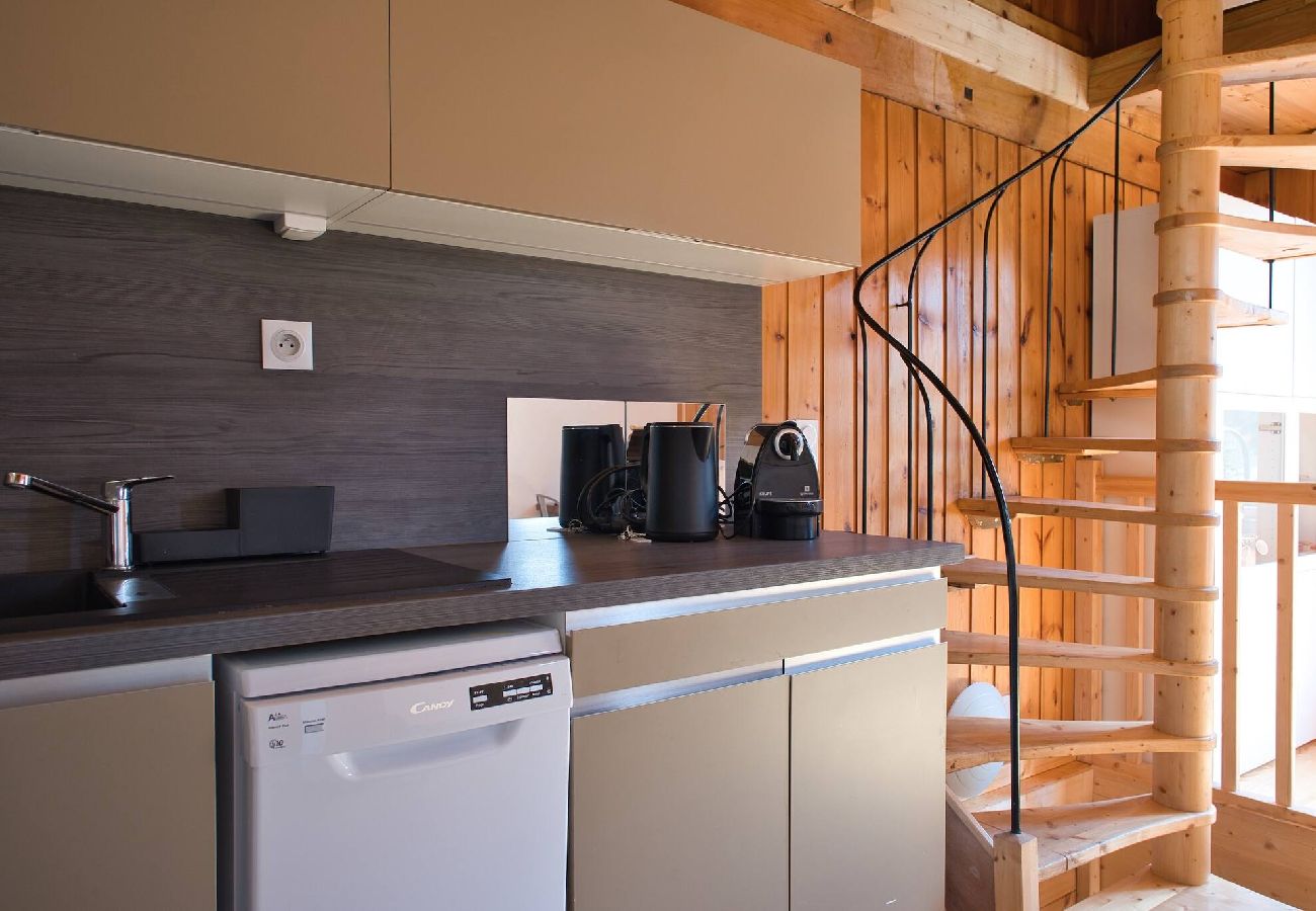 Appartement à Vars - Triplex rénové • 3 chambres • À 150 m des pistes • 8 pers.