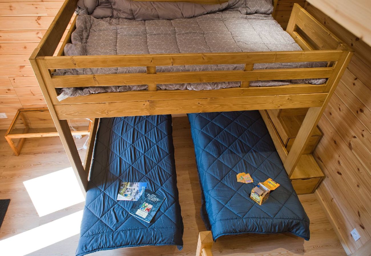 Appartement à Vars - Triplex rénové • 3 chambres • À 150 m des pistes • 8 pers.