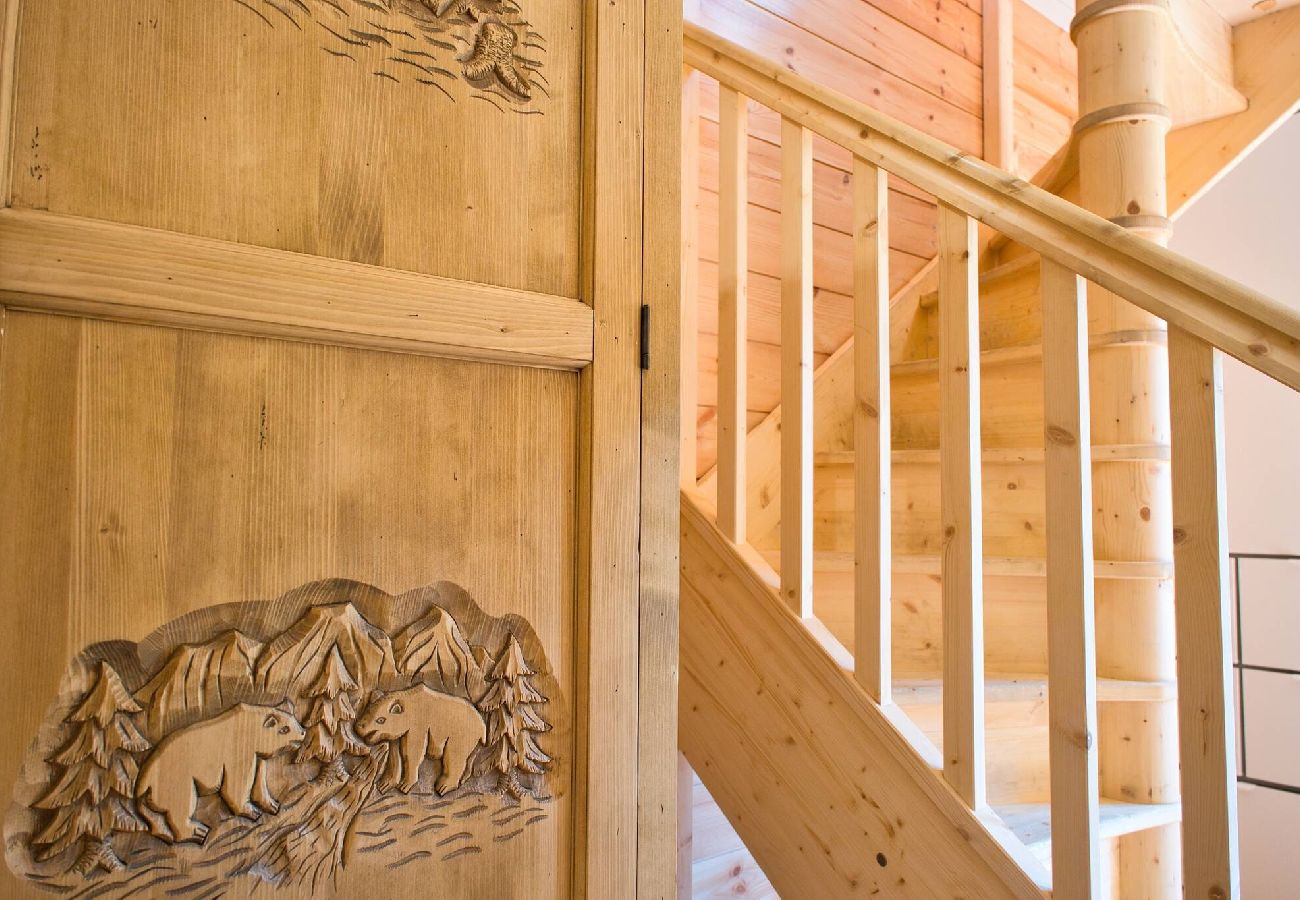 Appartement à Vars - Triplex rénové • 3 chambres • À 150 m des pistes • 8 pers.