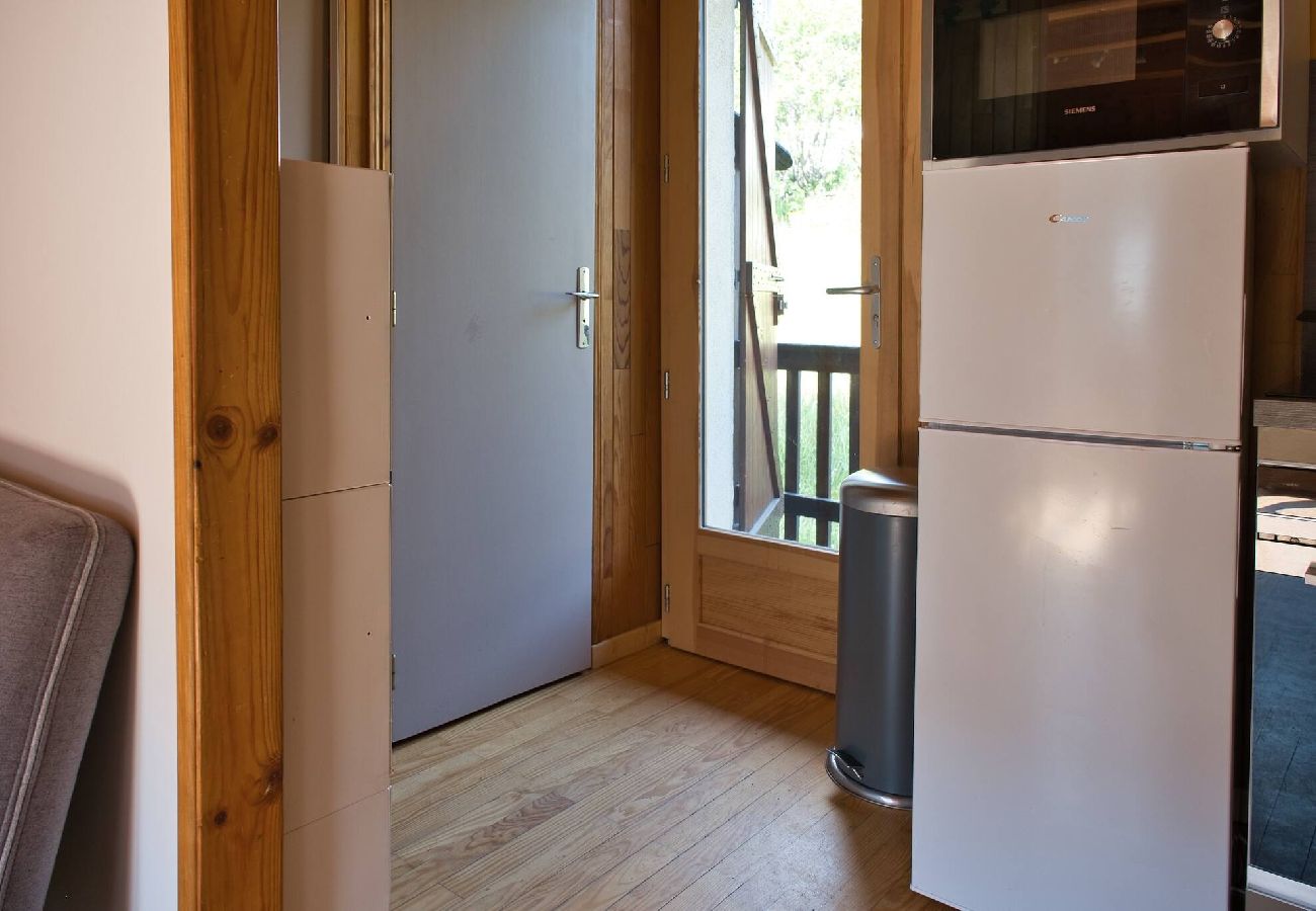 Appartement à Vars - Triplex rénové • 3 chambres • À 150 m des pistes • 8 pers.