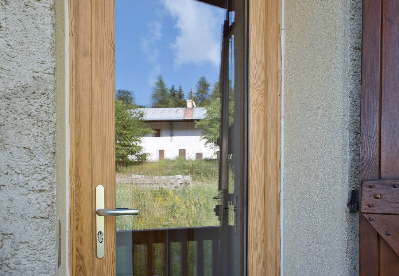 Appartement à Vars - Triplex rénové • 3 chambres • À 150 m des pistes • 8 pers.