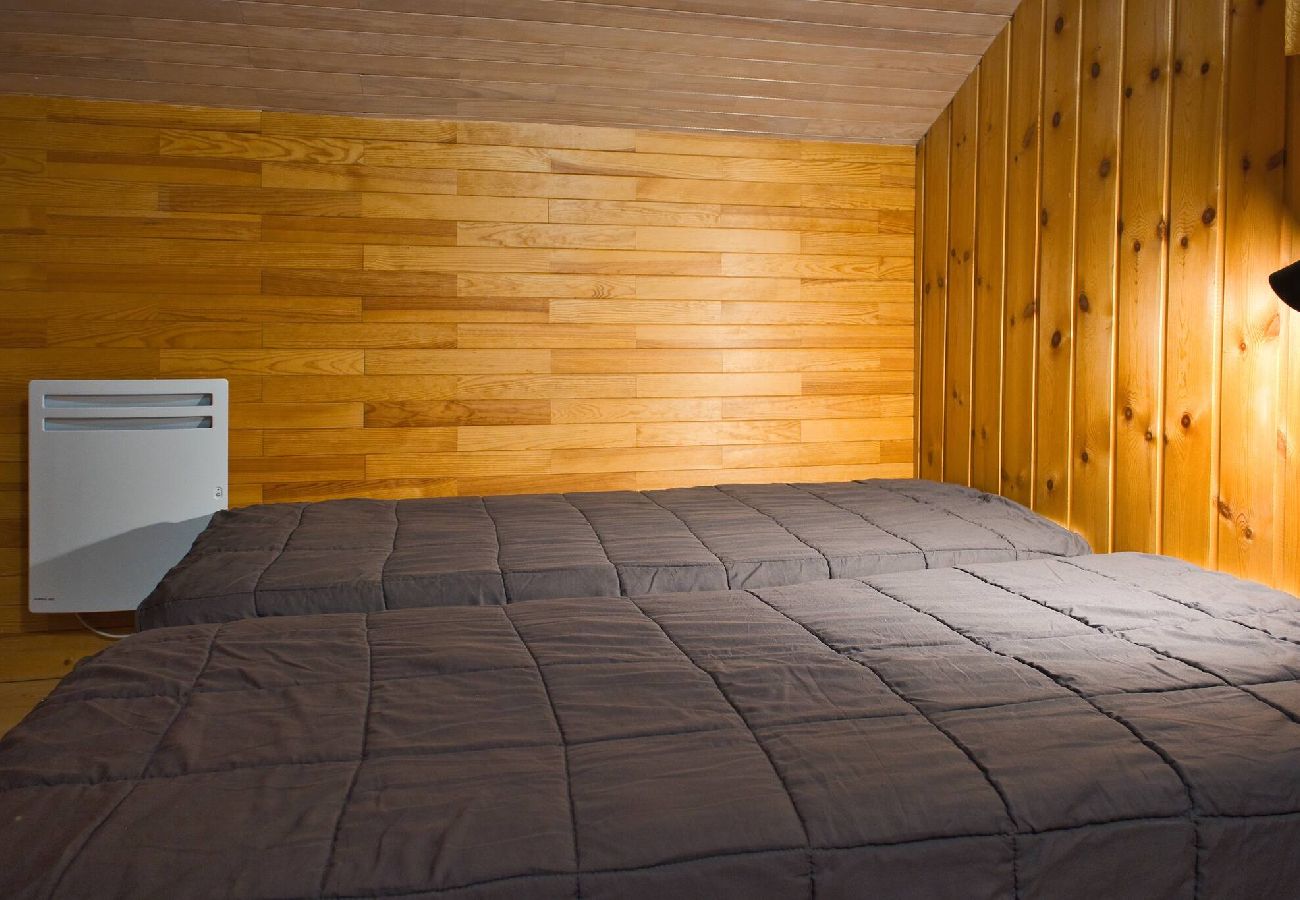 Appartement à Vars - Triplex rénové • 3 chambres • À 150 m des pistes • 8 pers.
