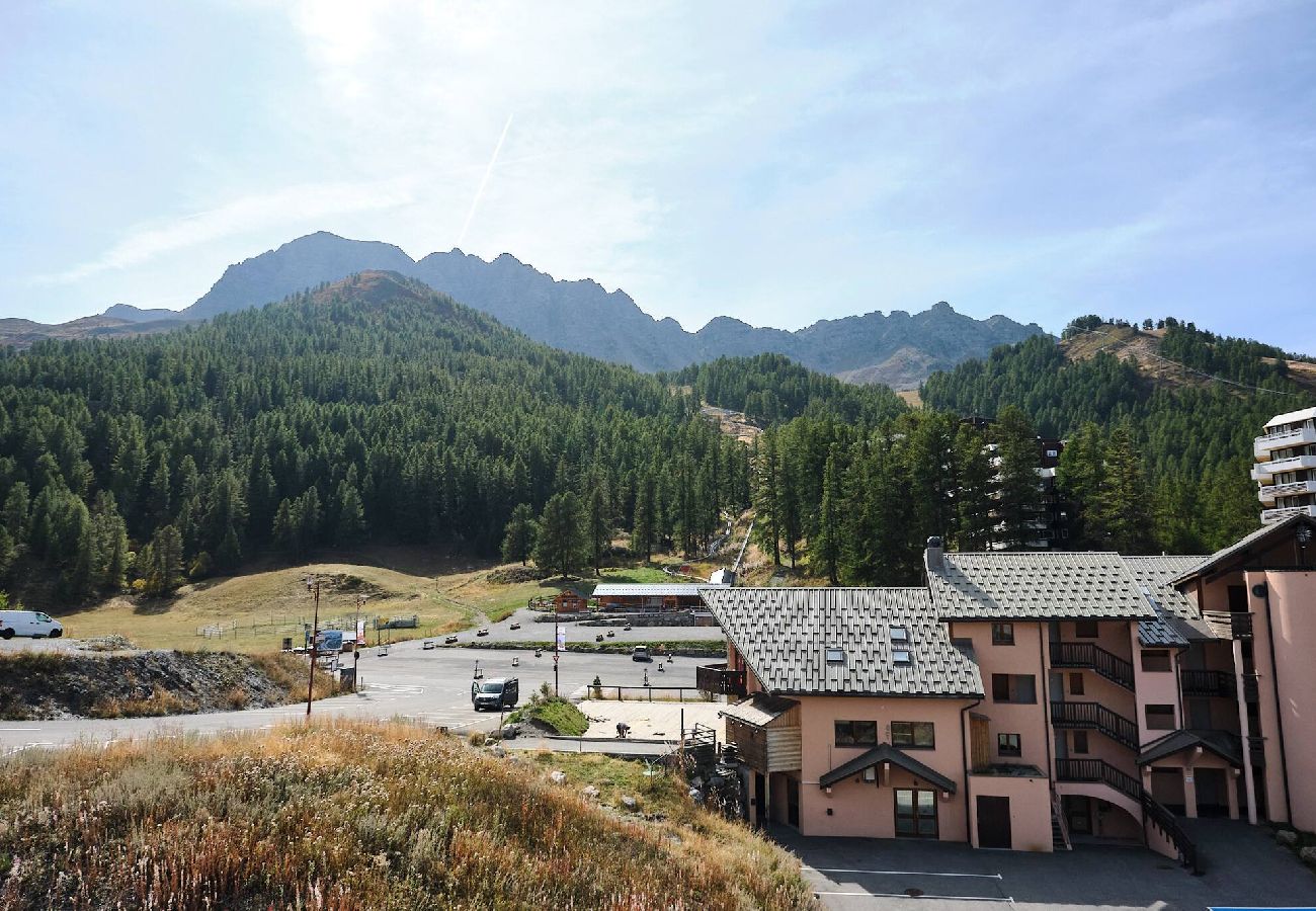 Appartement à Vars - Grand appartement • 3 chambres • Proche des pistes • 6 pers.