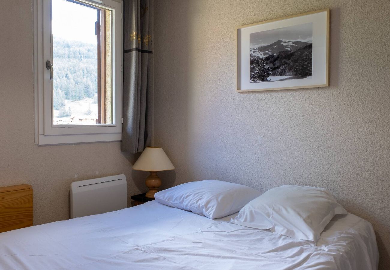 Résidence à Vars - Duplex skis aux pieds • Centre Vars • 3 chambres
